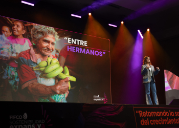 Maria Pía Robles, directora de Relaciones Corporativas de FIFCO, detalló los resultados de las acciones en materia Ambiental, Social y de Gobernanza de FIFCO.